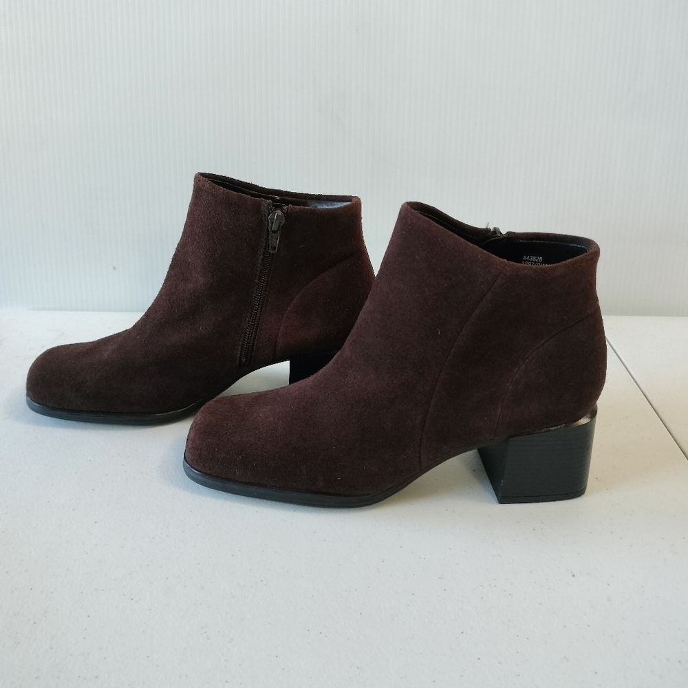 White Mountain Diamond Brown Suede Ankle Boots 9 Comfort Western Preppy Office